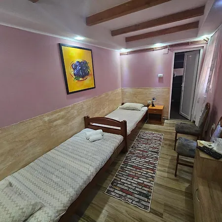 Prenociste Simke 3* 苏博蒂察